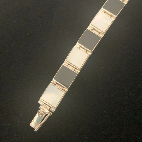 Sterling silver, black Onyx and mother of pearl bracelet - Picture 3 of 10